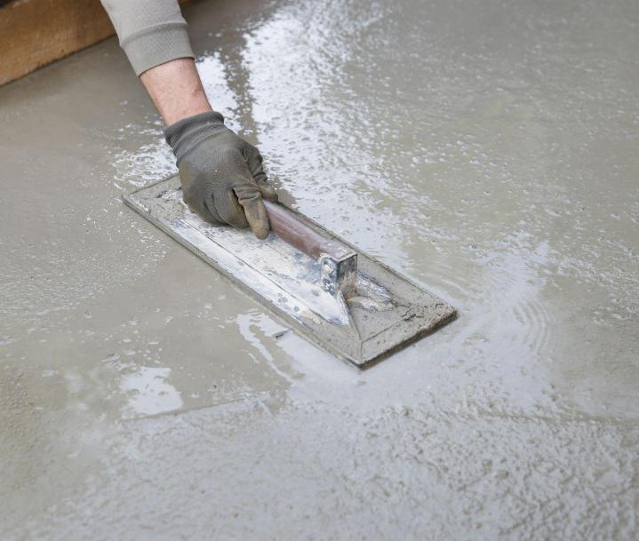 Nous maîtrisons l’application de chapes pour tous types de revêtements.